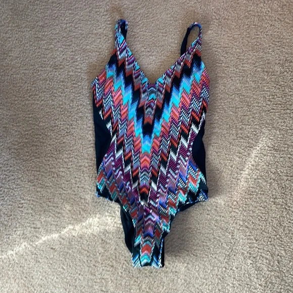 New Women’s Aqua Green Pattern Full Piece Swimsuit. Size M - Picture 1 of 7